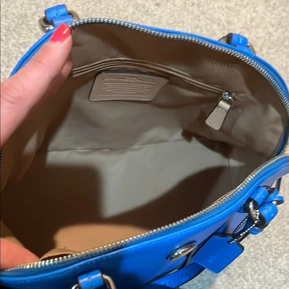 Beautiful Coach Blue Leather Handbag - Picture 7 of 11